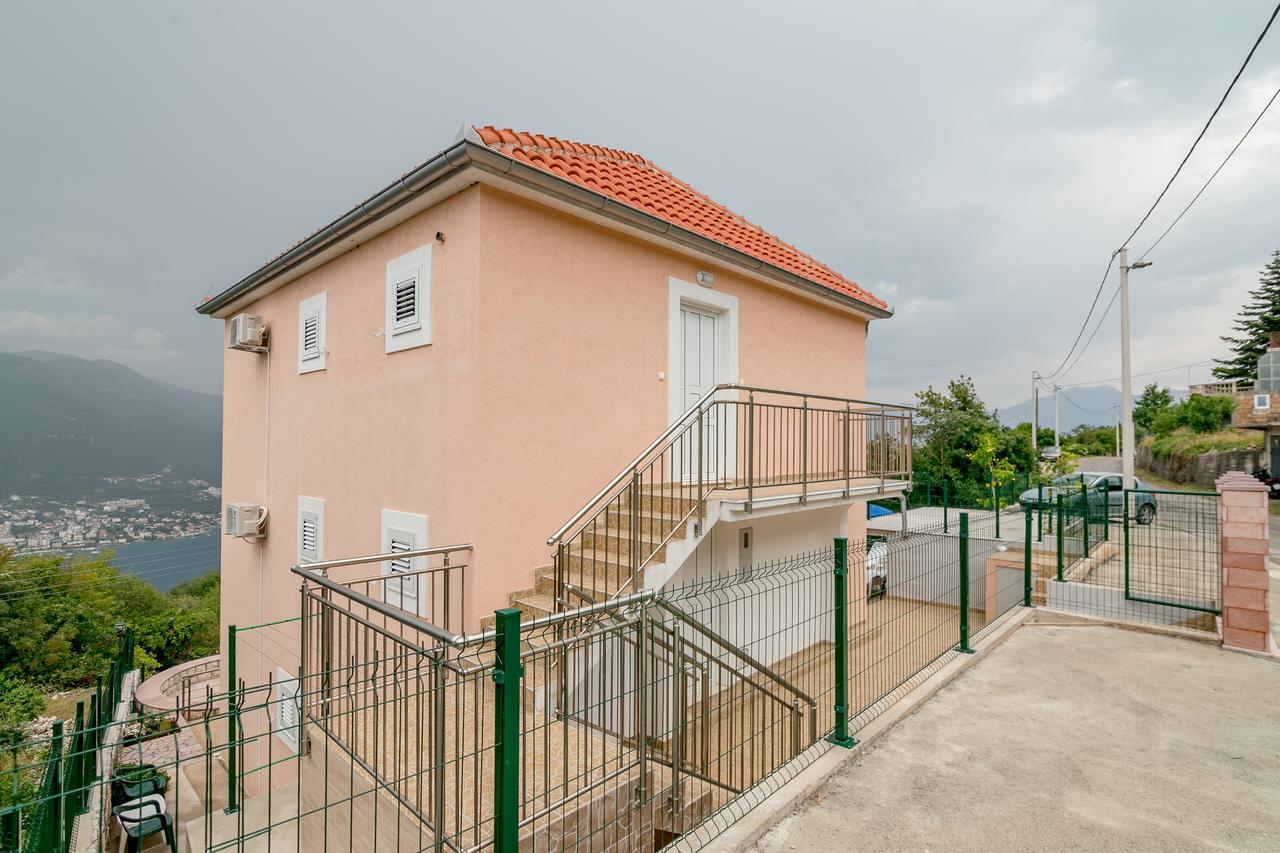 Apartments Mitrovic Lustica Exterior photo