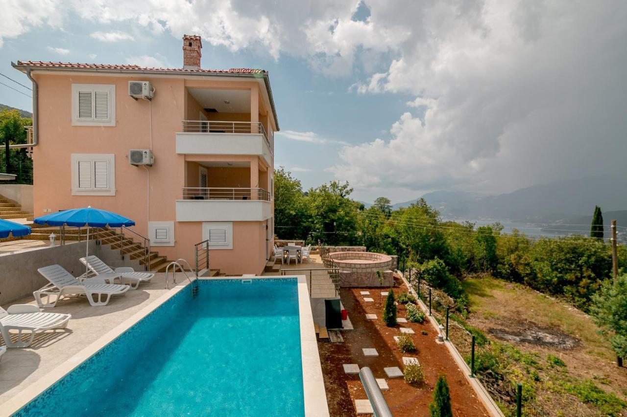 Apartments Mitrovic Lustica Exterior photo