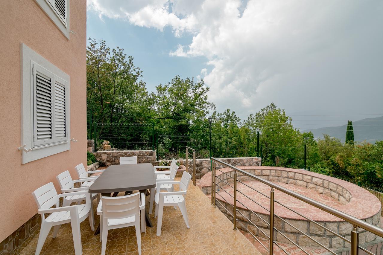 Apartments Mitrovic Lustica Exterior photo