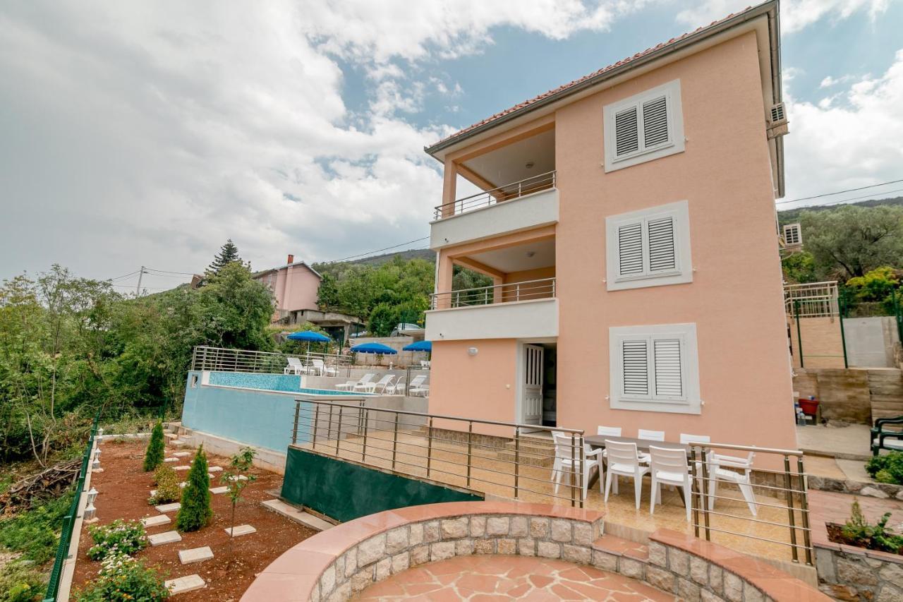 Apartments Mitrovic Lustica Exterior photo