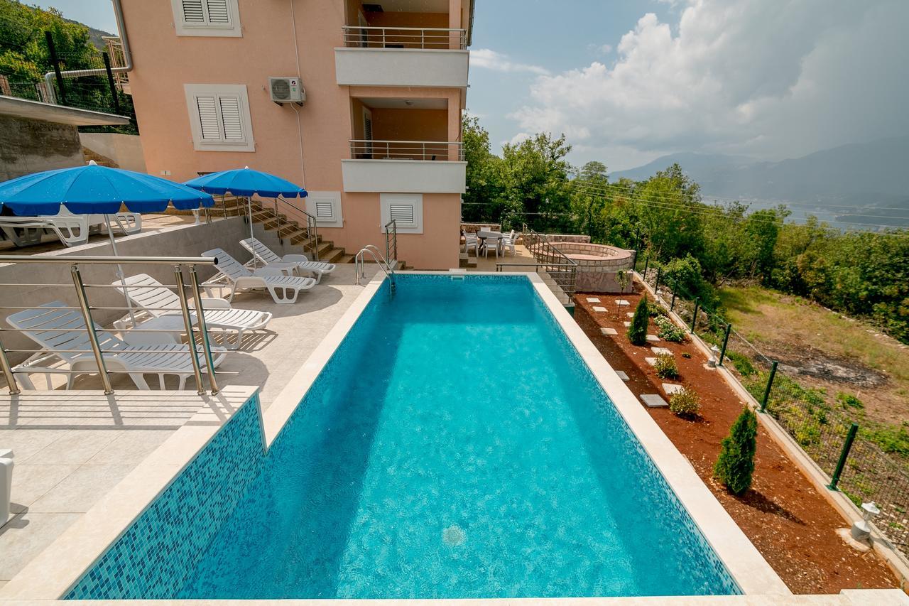 Apartments Mitrovic Lustica Exterior photo