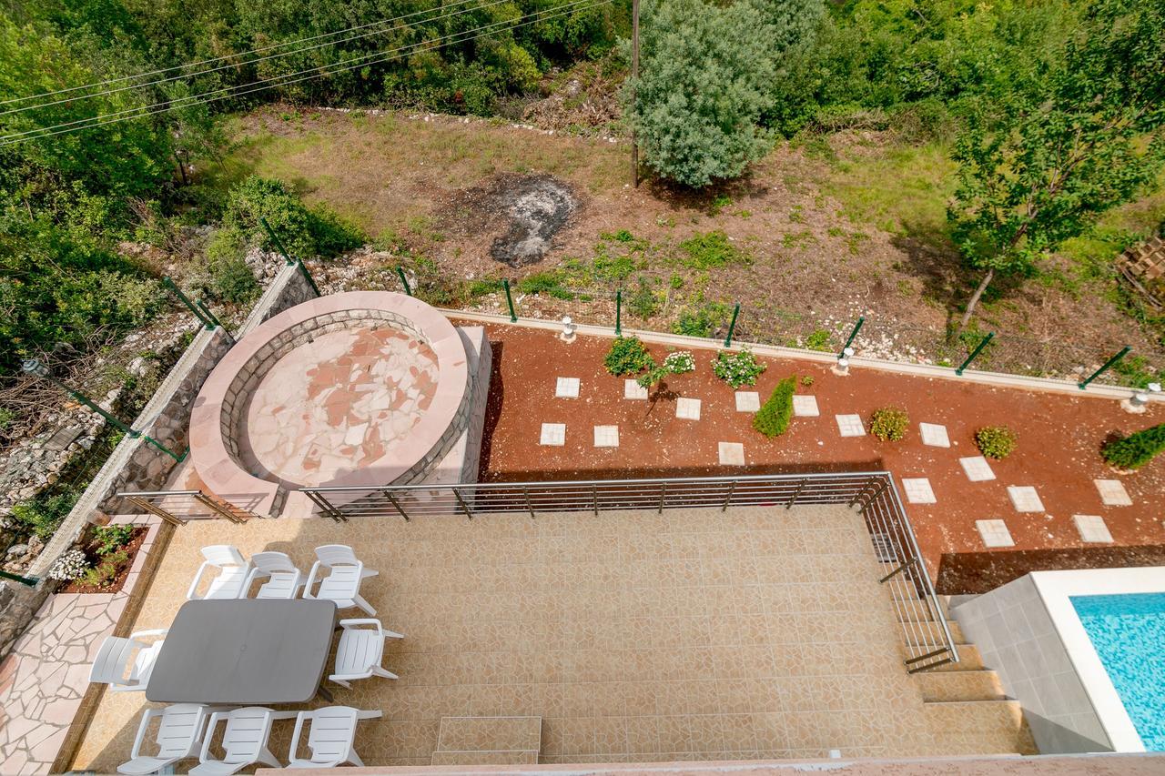 Apartments Mitrovic Lustica Exterior photo