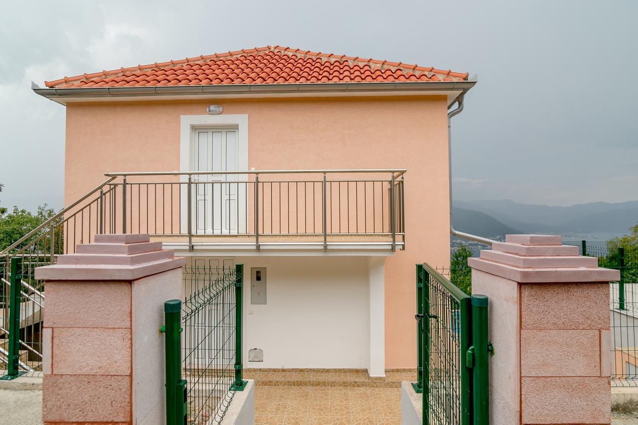 Apartments Mitrovic Lustica Exterior photo