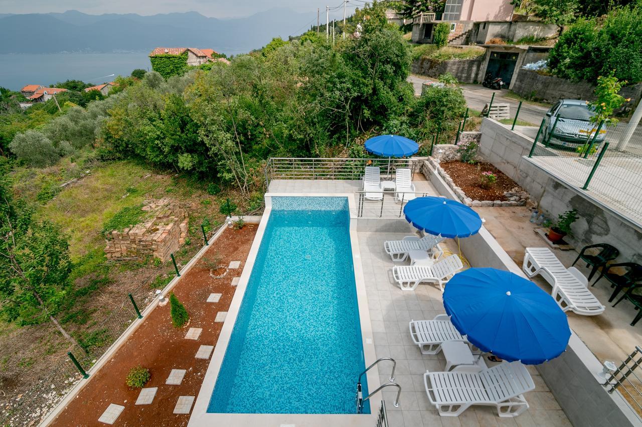 Apartments Mitrovic Lustica Exterior photo