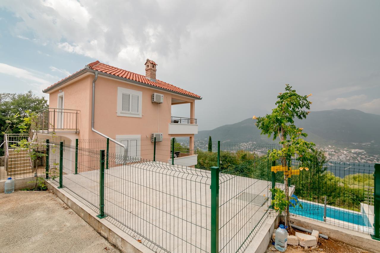 Apartments Mitrovic Lustica Exterior photo