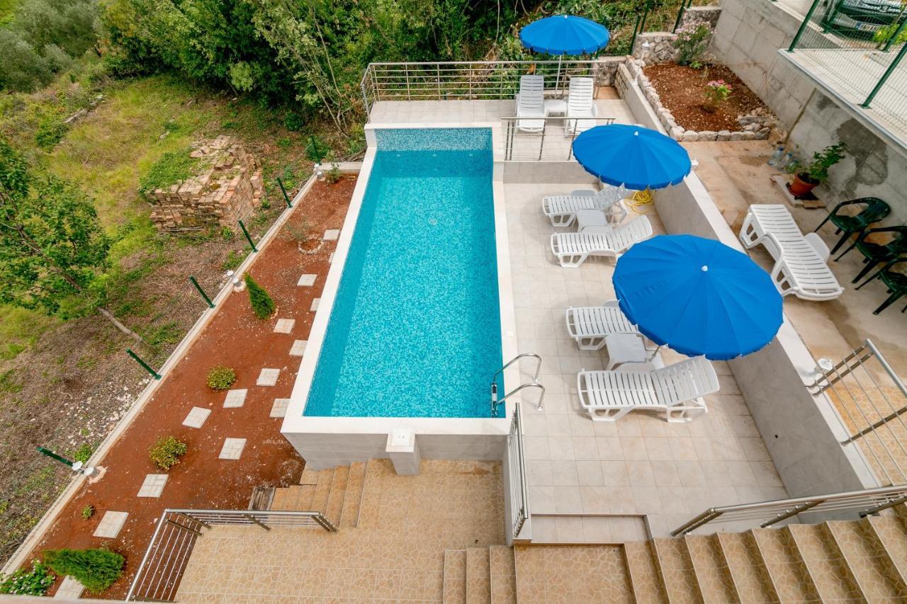 Apartments Mitrovic Lustica Exterior photo