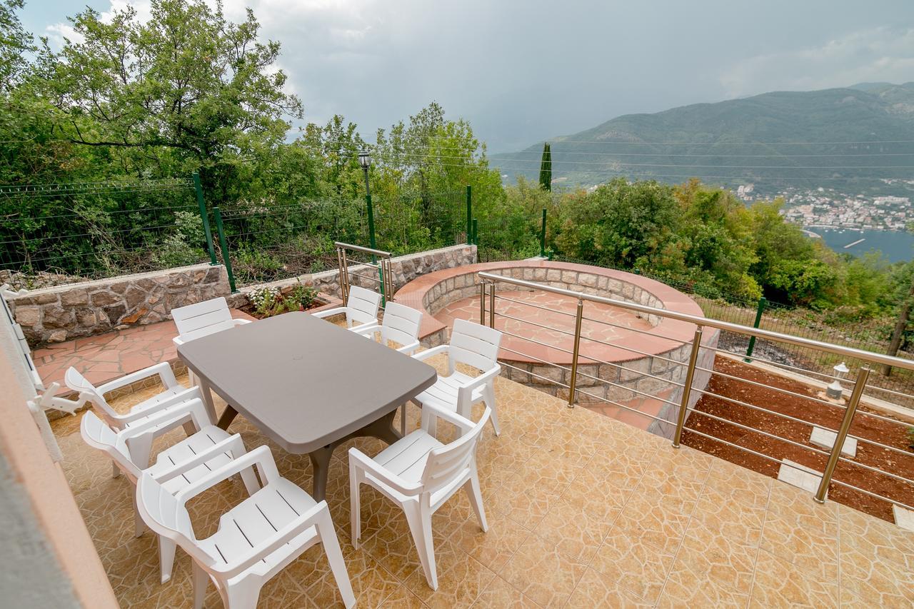 Apartments Mitrovic Lustica Exterior photo