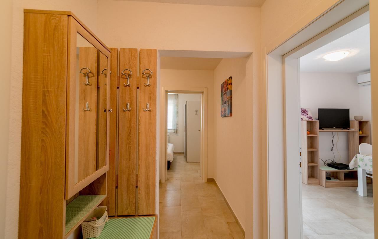 Apartments Mitrovic Lustica Exterior photo