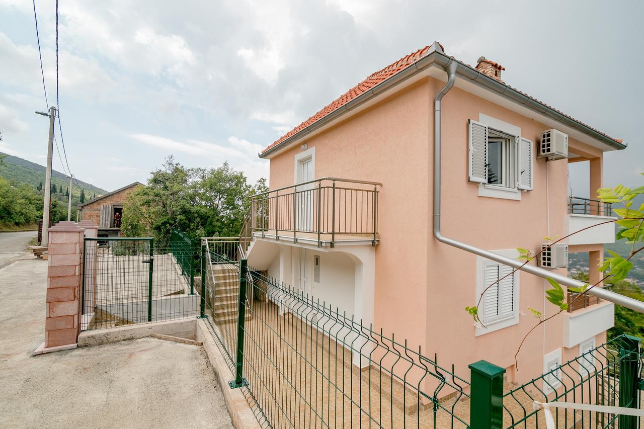 Apartments Mitrovic Lustica Exterior photo