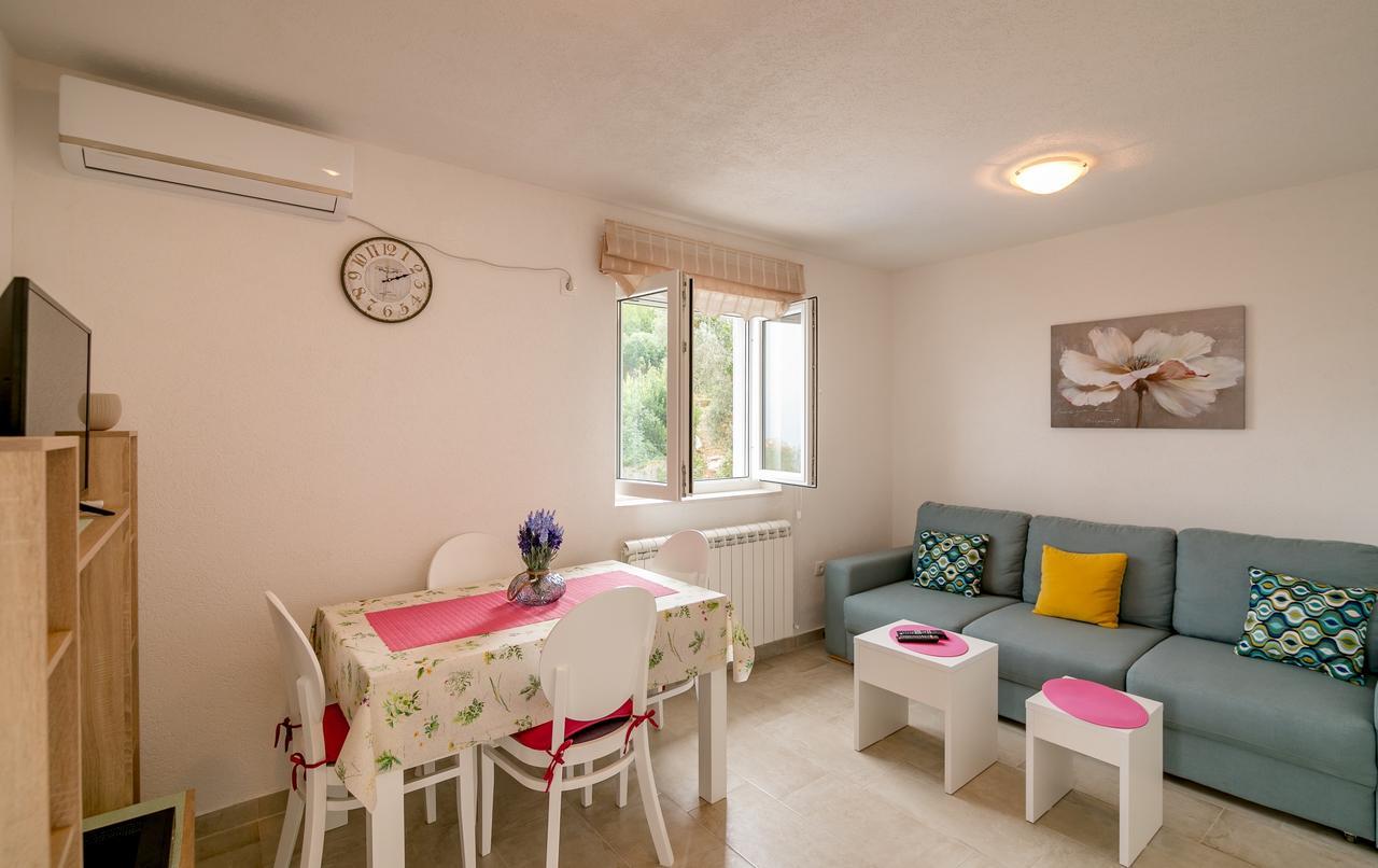 Apartments Mitrovic Lustica Exterior photo
