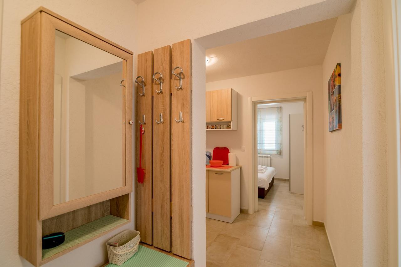 Apartments Mitrovic Lustica Exterior photo