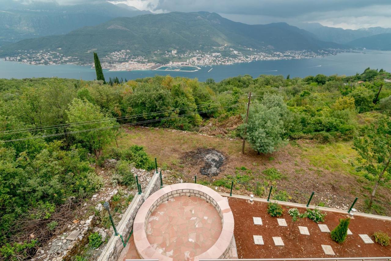 Apartments Mitrovic Lustica Exterior photo