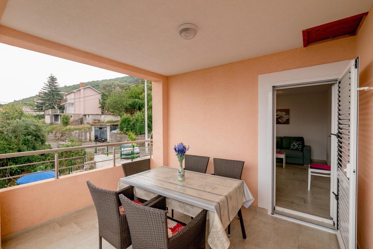 Apartments Mitrovic Lustica Exterior photo