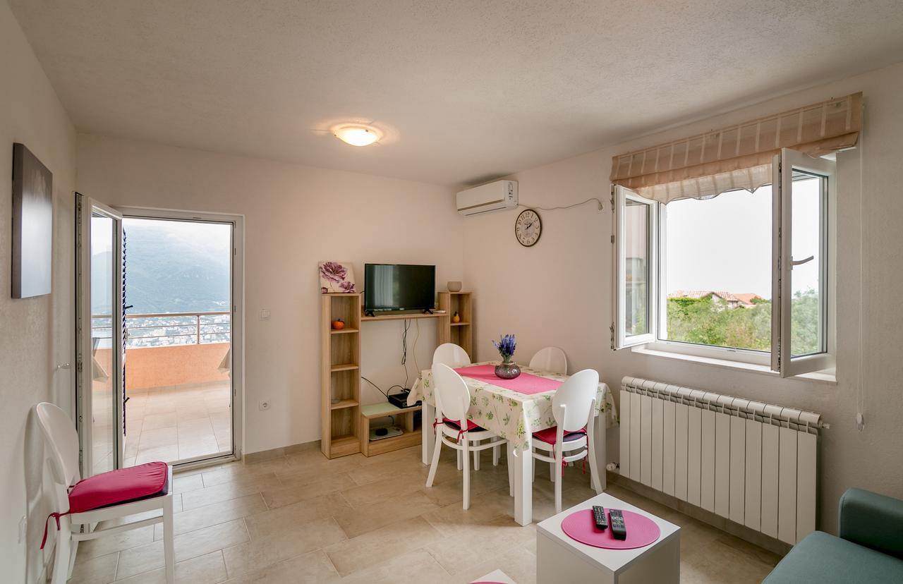 Apartments Mitrovic Lustica Exterior photo