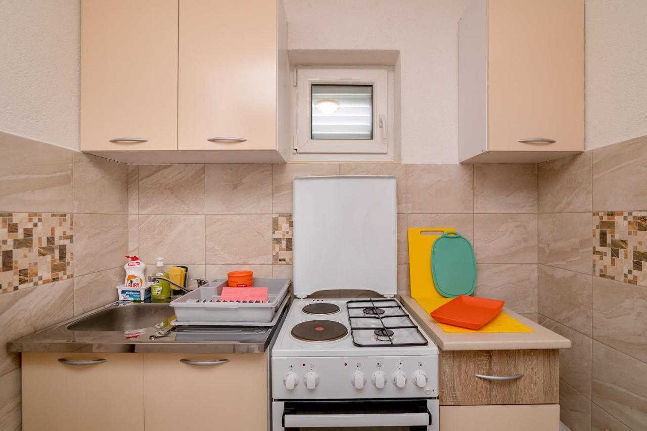 Apartments Mitrovic Lustica Exterior photo