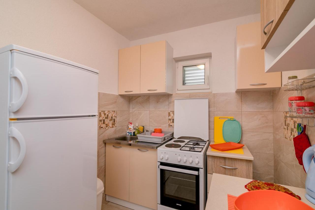 Apartments Mitrovic Lustica Exterior photo
