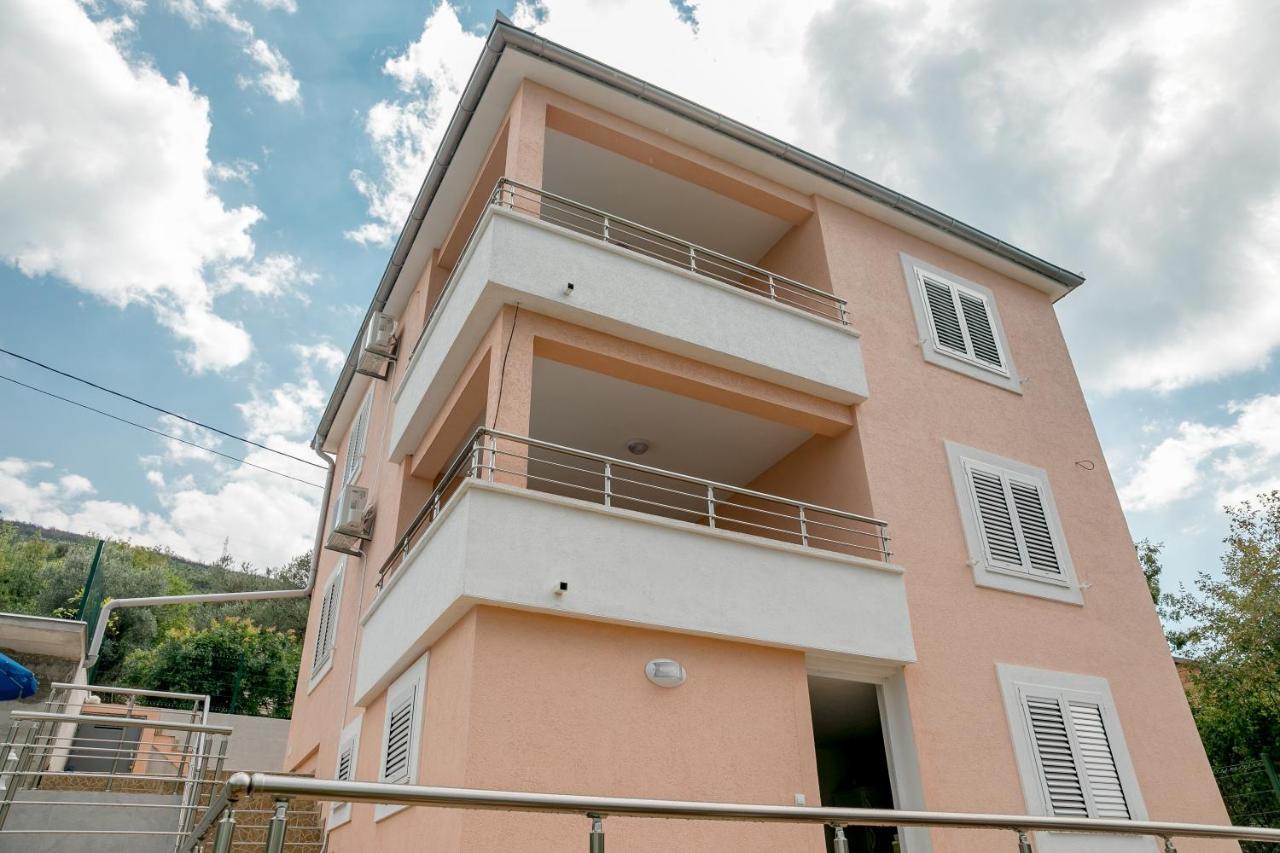 Apartments Mitrovic Lustica Exterior photo